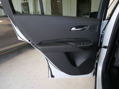 Used 2024 Cadillac XT4 Sport w/ Technology Package image 9