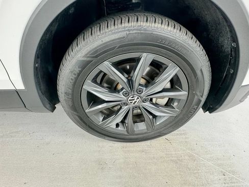 Used 2024 Volkswagen Tiguan SE AWD/4WD image 9