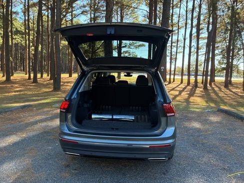 Used 2020 Volkswagen Tiguan SEL image 18