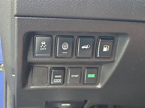 Used 2020 Nissan Rogue SV image 24