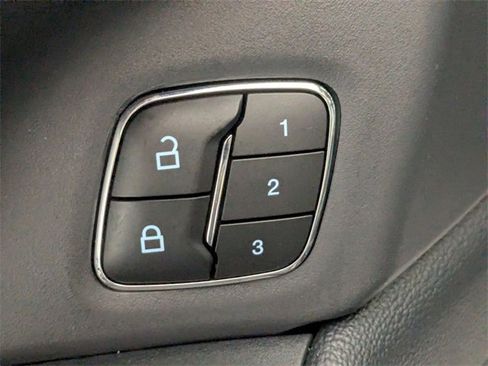 Used 2024 Ford Expedition XLT image 11