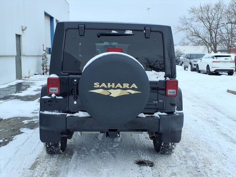 Used 2018 Jeep Wrangler Unlimited Sahara w/ Connectivity Group image 5