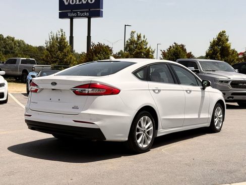 Used 2020 Ford Fusion SE FWD image 7