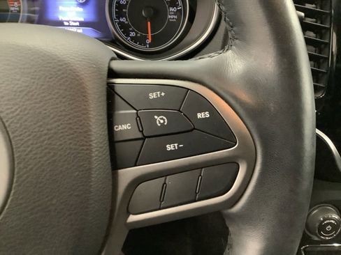 Used 2019 Jeep Cherokee Limited AWD/4WD image 9
