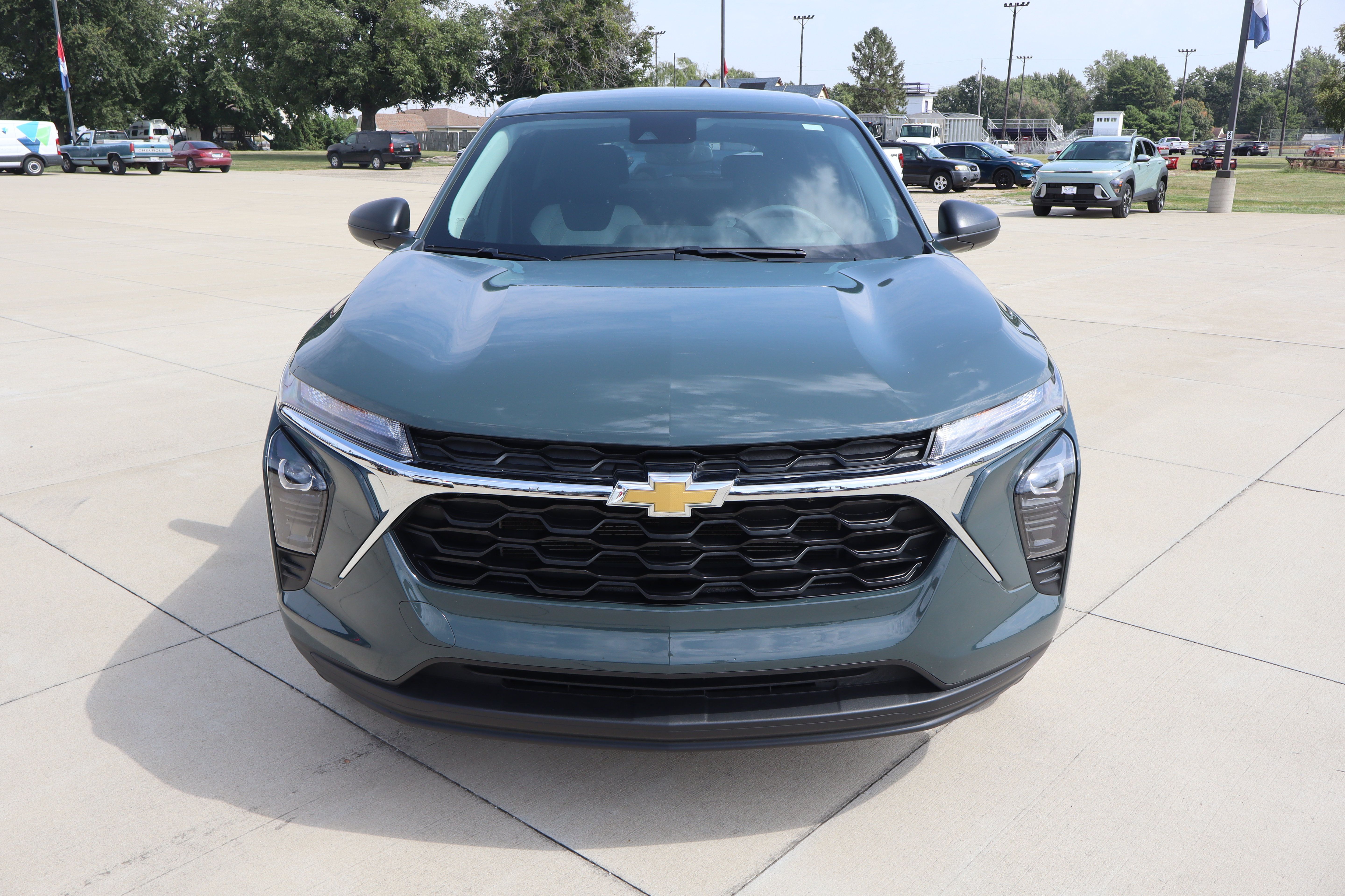 Used 2026 Chevrolet Trax LS FWD image 2
