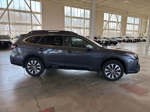 Used 2023 Subaru Outback Limited image 2
