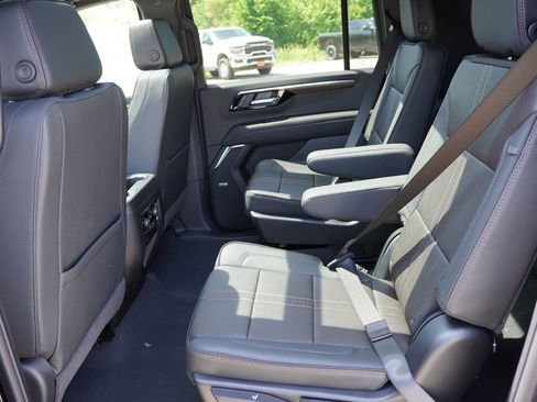 New 2026 Chevrolet Suburban High Country AWD/4WD image 12