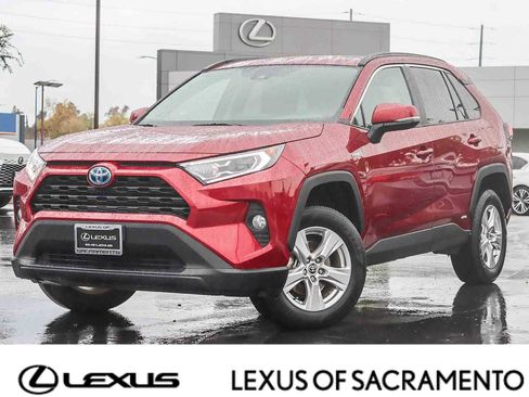 Used 2021 Toyota RAV4 XLE image 1