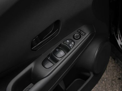 Certified 2025 Nissan Kicks Play S image 14