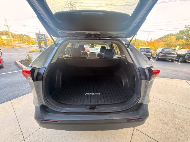 Used 2021 Toyota RAV4 XLE w/ XLE Grade Weather Package AWD/4WD image 9