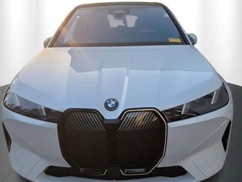 Used 2026 BMW iX xDrive45 w/ Premium Package AWD/4WD image 5