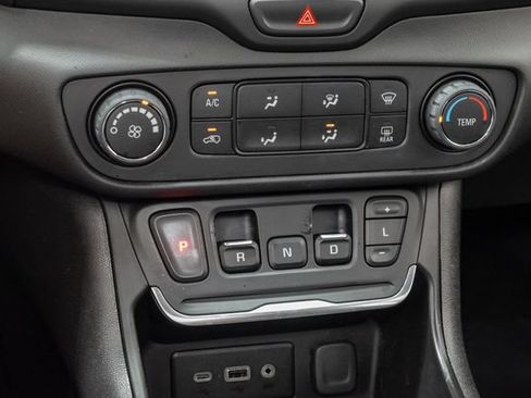Used 2019 GMC Terrain SLE FWD image 17