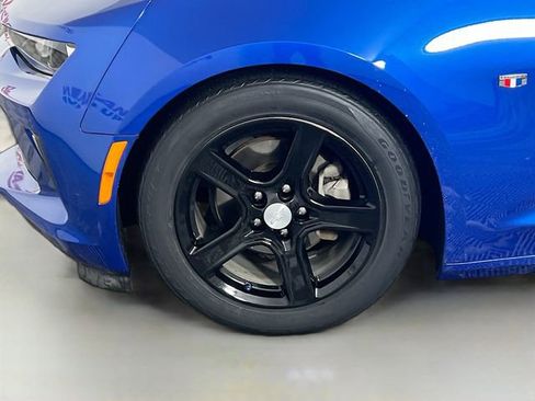 Used 2018 Chevrolet Camaro LT image 25