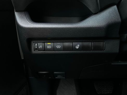 Used 2025 Toyota RAV4 XLE image 22