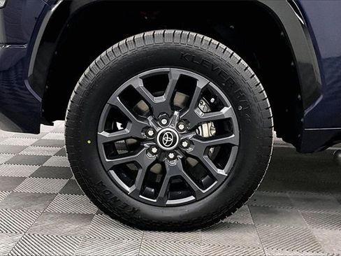 Used 2022 Toyota Tundra Platinum image 8