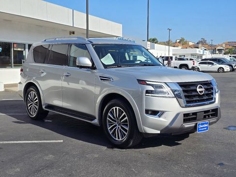 Used 2024 Nissan Armada SL w/ Captain's Chairs Package RWD image 5