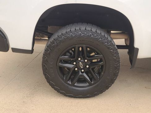 Used 2024 Chevrolet Silverado 1500 LT Trail Boss w/ Protection Package AWD/4WD image 7