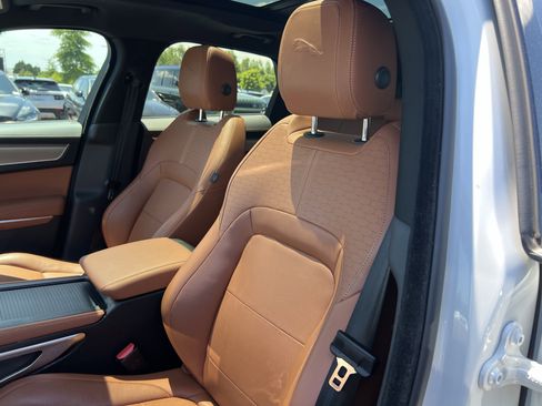 Certified 2026 Jaguar F-PACE R-Dynamic S AWD/4WD image 17