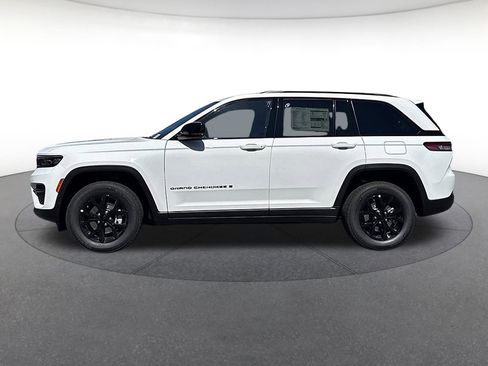 New 2025 Jeep Grand Cherokee Altitude image 2