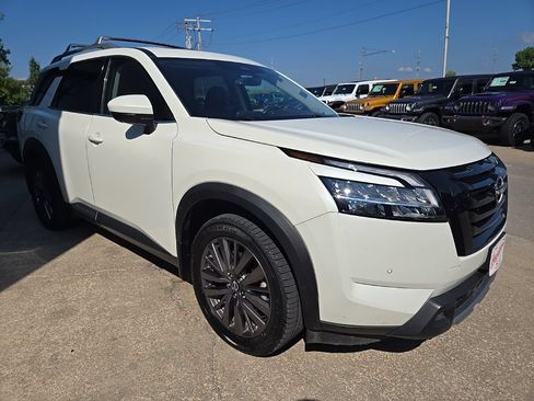Used 2023 Nissan Pathfinder SL w/ SL Premium Package AWD/4WD image 14