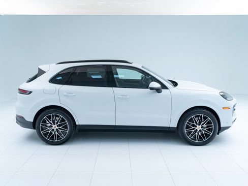 Used 2026 Porsche Cayenne AWD/4WD image 8