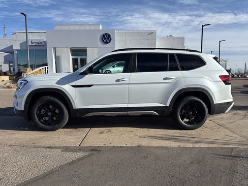 New 2026 Volkswagen Atlas Peak Edition image 2