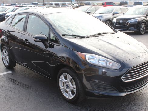 Used 2016 Ford Fiesta SE image 4
