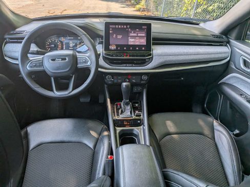 Used 2024 Jeep Compass Latitude AWD/4WD image 13