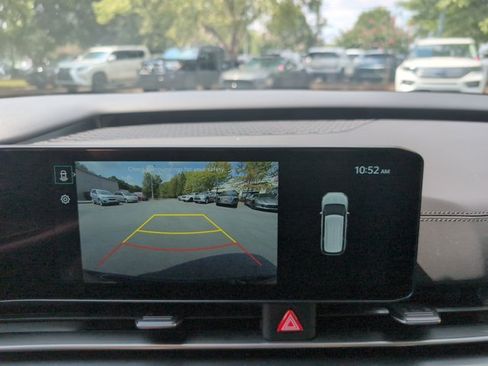 Used 2025 Kia Carnival FWD image 15