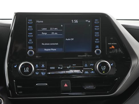 Used 2021 Toyota Highlander XLE AWD/4WD image 19