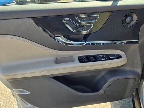 Certified 2022 Lincoln Corsair Reserve w/ Luxury Package AWD/4WD image 19