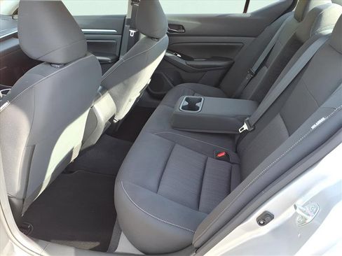 Used 2023 Nissan Altima 2.5 SV image 9