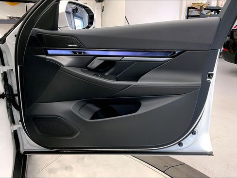 Used 2025 BMW i5 xDrive40 w/ M Sport Package AWD/4WD image 27
