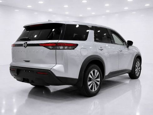 Used 2024 Nissan Pathfinder S AWD/4WD image 5