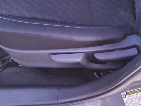 Used 2022 Nissan Kicks S image 18