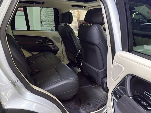 Used 2024 Land Rover Range Rover SE AWD/4WD image 22