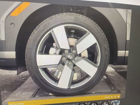 Used 2025 Hyundai Santa Fe Limited AWD/4WD image 8