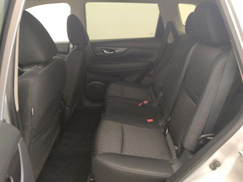 Used 2019 Nissan Rogue SV FWD image 18