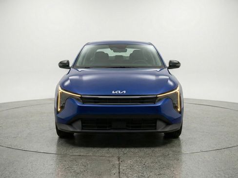 Used 2025 Kia K4 LXS image 2