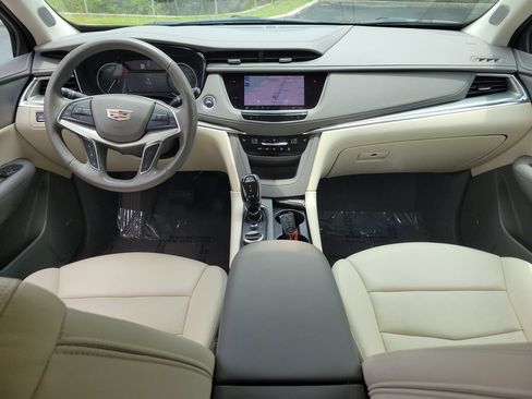 Certified 2022 Cadillac XT5 Premium Luxury w/ LPO, Premium Carpet Package FWD image 17