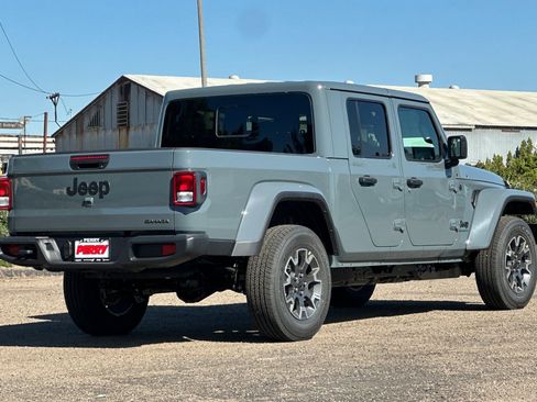 New 2026 Jeep Gladiator Sahara image 4