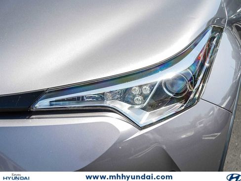 Used 2019 Toyota C-HR XLE FWD image 8