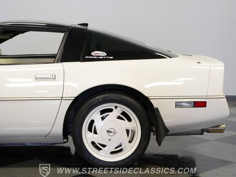 Used 1988 Chevrolet Corvette Coupe RWD image 25