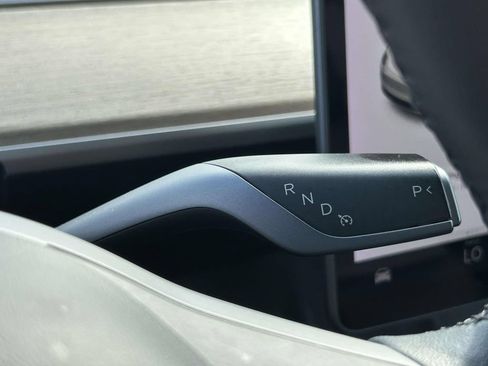 Used 2021 Tesla Model Y Long Range AWD/4WD image 29