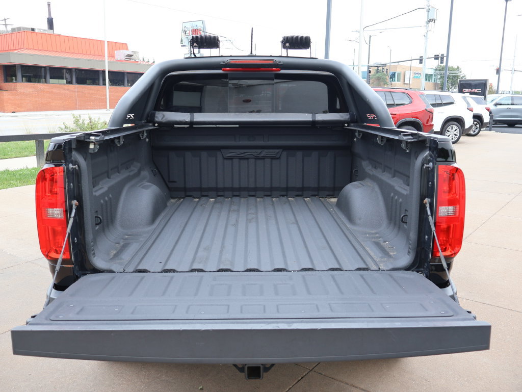 Used 2019 Chevrolet Colorado ZR2 w/ ZR2 Midnight Special Edition AWD/4WD image 7