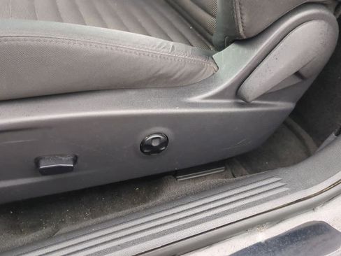 Used 2014 Dodge Challenger SXT image 15