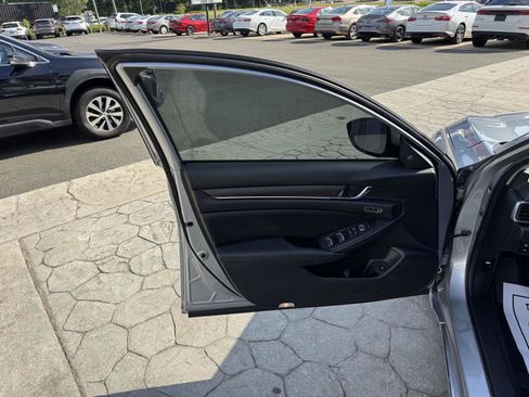 Used 2020 Honda Accord Touring image 6