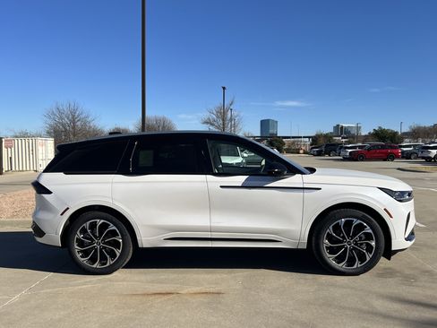 New 2026 Lincoln Nautilus Reserve image 10