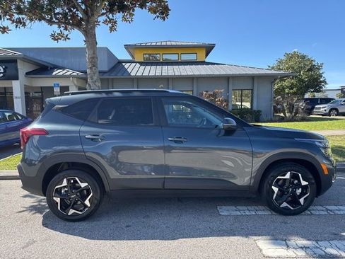 Used 2025 Kia Seltos S image 8
