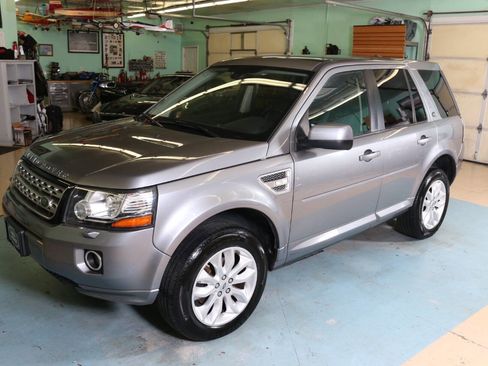 Used 2013 Land Rover LR2 HSE image 24